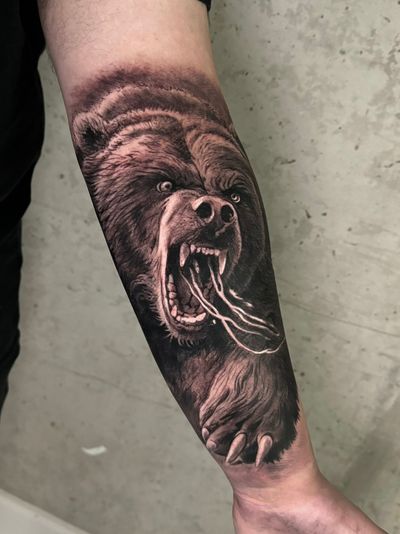 forearm bear black and grey realism tattoo, best tattoo artist london uk