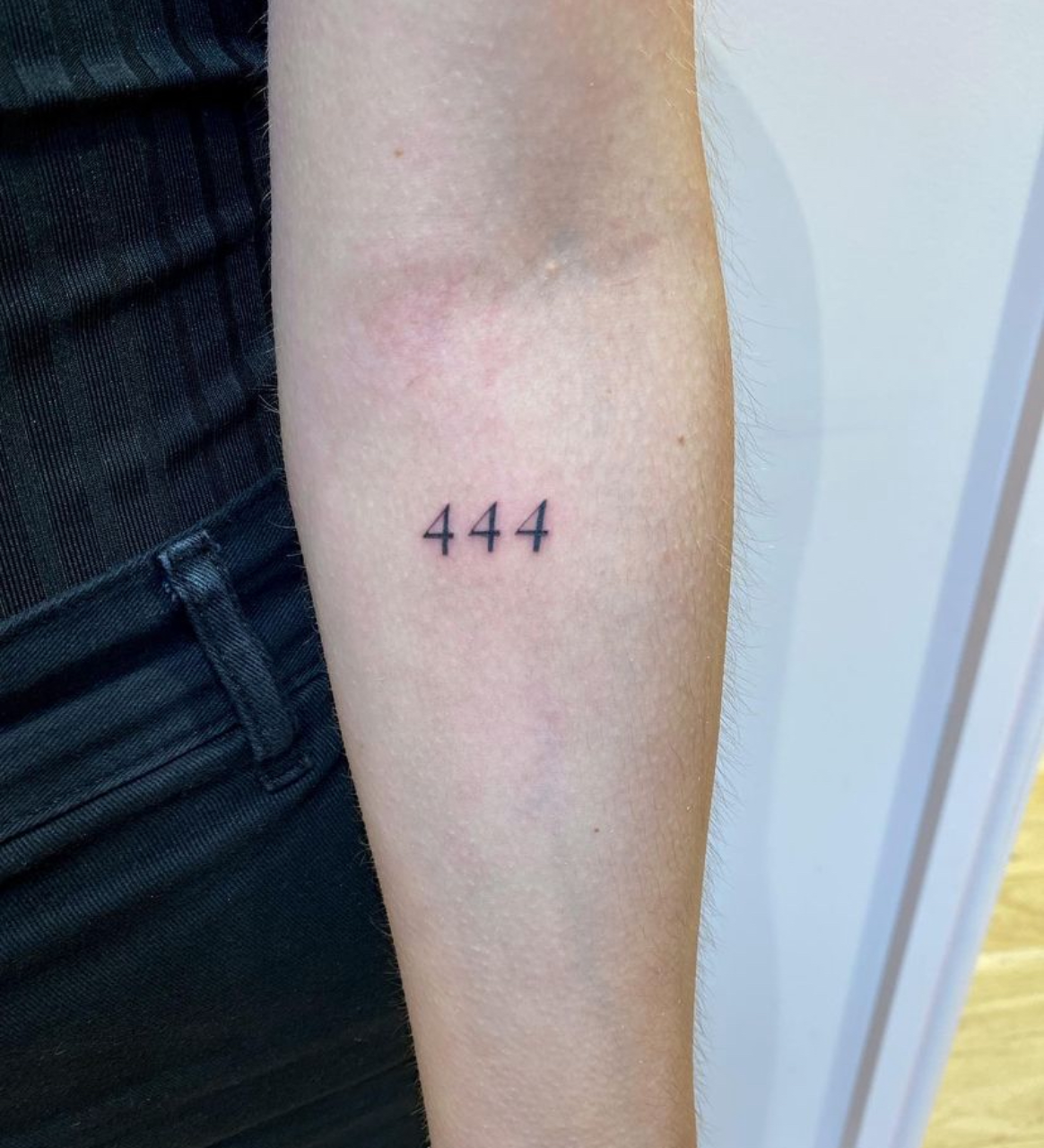 洋書 VINTAGE TATTOOS 𝟒𝟒𝟒 💫 #finelinetattoo #444 #angelnumbers #kneetattoo