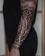 • biotop half sleeve • [freehand drawing] @_ohana_atelier_ . I am so thankful for more and more of these projects. I am allowed to be so free in my thoughts, but still stay connective to the wishes and thoughts of my clients. For my art this is the best way to develop something great under your skin. . #tattoo #tattooideas #tattooinspiration #ornamentaltattoo #tribaltattoo #freehandtattoo #micromosaic #mosaic #fractals #blackworktattoo