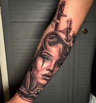 Medusa tattoo from yesterday #medusa #medusatattoo #greekmythology #tattoo #blackandgreytattoo #blackandgrey @bwhtattoo @fusion_ink @dynamiccolor @starrtattoosupplies @bishoprotary #bishoprotary #fusionink #starrtattoosupplies #dynamicink