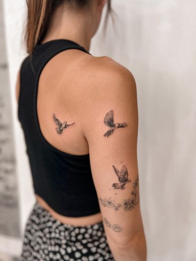 Discover the beauty of this black-and-gray illustrative dove tattoo, expertly crafted by renowned artist, Alex Caldeira.