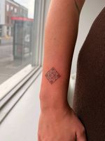 Minimalist Geometric Diamond