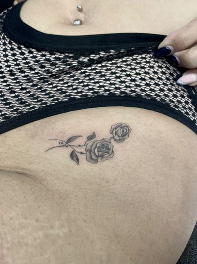 Tiny realistic roses in the bikini line 