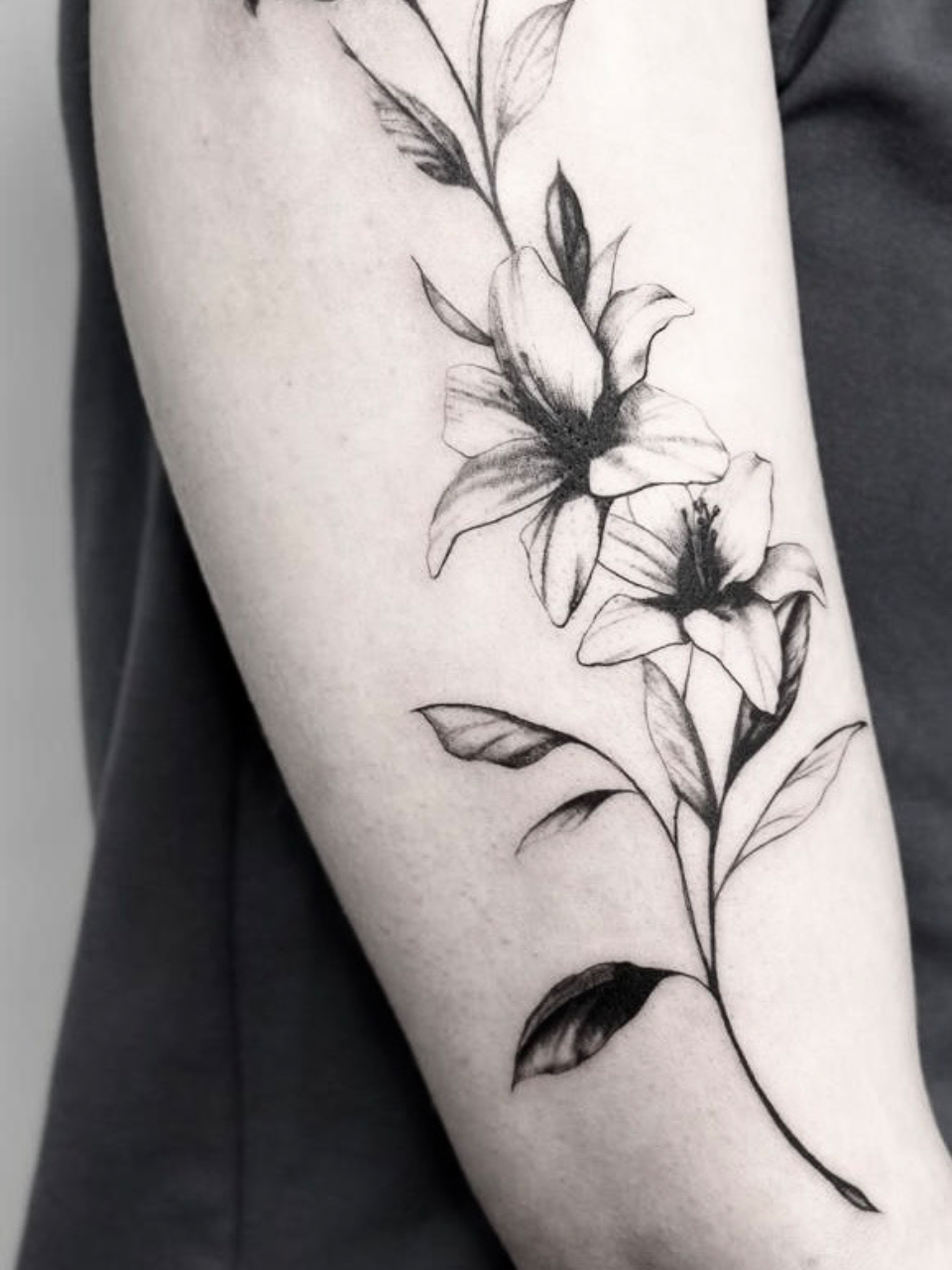 Black & Grey Lily Tattoo: Elegant & Timeless