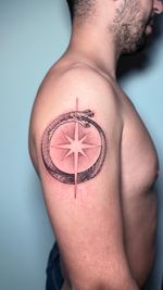 Nice custom Uroboro fine line and wipshading 