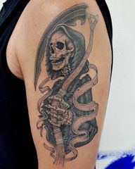 #tatuatrice @violante_artist Tel. 388 888 7152#tattooshop @sphynx_tattoo Via Trento, 11, Pisa from Monday to Saturday H10:00-13:00 H14:00-18:00#tristomietitore #tristomietitoretattoo #skull #skulltattoo #blacktattoo #reaperman #reapermantattoo #cupomietitore #morte #mortetattoo #sinistromietitore #arm #italytattoo #tattoo #ink #pisatattoo #tattoopisa #lovetattoo #tattooitalia #pisa #italy #tuscany #tatuaggi #tatuaggio #tattooer #tattooartist #sphynxtattoo #teschio