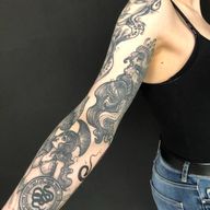 Thank you so much! 🖤✨ @killerinktattoo @pantheraink @balmtattoogermany @neo.kuro.tattoo @inkover @neotraditionaleurope . . #neo.kuro.tattoo #tattoo #tattoos #ink #tattooideas #inked #osnabrück #sleevetattoo #snaketattoo #snake #blackworkers #germantattooers #germantattooartist
