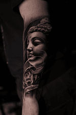 Realism / Surrealism , black & gray. Greek / Egyptian / Aztec / Roman Mythology. Arm, forearm / upper arm / bicep. Leg, quad /calf / chest / back / stomach. ————————————————————— Realismo/Surrealismo, negro y gris. Mitologia, Griega / Egipcia / Azteca / Romana. Brazo, antebrazo/brazo superior/bíceps. Pierna, cuádriceps/pantorrilla/pecho/espalda/abdomen. Times-Square, NYC: #Times Square #NewYork #Manhattan #Latino Artist #Professional Artist #Tattoos #BlackandGray #LargeTattoos #MediumTattoo 