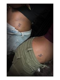 Not matching… just emotionally aligned. #besties #bestfriend #lettertattoo #TypographyTattoo #lisbontattoo #lisbontattooartist #OrnamentalLetters #matchingtattoos
