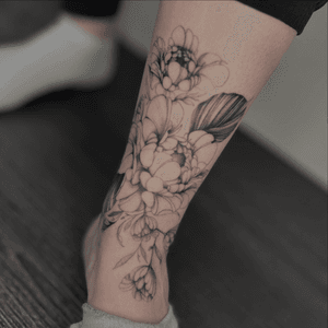 Floral tattoo style