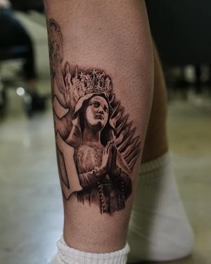 A black and gray micro realist tattoo of Holy Mary by artist Kenny Go, capturing intricate details and religious symbolism.