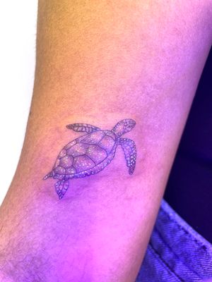 Experience the vibrancy of a neon UV turtle tattoo by the talented artist Vera. Get ready to stand out with this unique illustrative design!