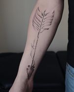 All handpoked • Custom design for Dan (and his son). Textured Indian arrow This is not my usual style but there are a few techniques I would love to try! In this design, testing with new needles, new texture, and my first fine-line name tag! DM to book your custom design today! 🖤 #handpoke #handopoketattoo #handpokelondon #handpokeartist #handpokeflash #stickandpoke #stickandpoketattoo #flashtattoo #TattooInspiration #arrowtattoo #arrowtattoodesign #indianarrowhead #organictattoo #londontattoo #londonhandpoke #hongkongtattoo #hongkonghandpoke #紋身 #刺青 #香港紋身 #手刺 #手工紋身 #手彫紋身 #刺青認領圖