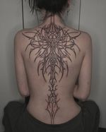 • parasite • artist: @timbo.tattoo studio: @_ohana_atelier_ . „Das Innere nach Außen.“ Danke für dein Vertrauen. . #tattoo #tattooartist #neotribal #neotribaltattoo #eclipsetattooink #osnabrück