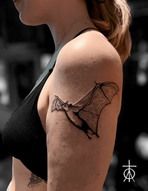 Bat Tattoo by Claudia Fedorovici in Amsterdam #battattoo #customtattoo #blackworktattoo #finelinetattooartist #tattooartistsamsterdam #tempesttattooamsterdam 