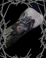 Did this really lush gap filler for my client (his other work was not done by me)
It was such a absolute pleasure
Done at @twoheartstattoo
#rose #realism #realistic #bud #blackandgrey #art #tattoo #tattoos #tattoolife #manwithink #mum #flowers #flower #tattoostyle #instamood #instalike #instagood