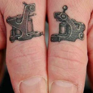 #micro #blackandgrey #tattoomachine #finger #bengrillo