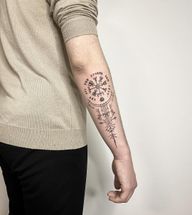 #dovenadam #dovenadamart #tattoo #tattoos #tattooink #blackwork #blackandwhite #blackandgrey #blackandgreytattoo #tattoodesign #tattooart #tattooideas #tattoomodel #art #tattoomag #tattooink #blacktattoo #inked #dovenadamtattoo #viking #vikings #vikingtattoo #compass #compasstattoo