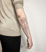 #dovenadam #dovenadamart #tattoo #tattoos #tattooink #blackwork #blackandwhite #blackandgrey #blackandgreytattoo #tattoodesign #tattooart #tattooideas #tattoomodel #art #tattoomag #tattooink #blacktattoo #inked #dovenadamtattoo #viking #vikings #vikingtattoo #compass #compasstattoo