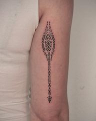 • arrow micro ornaments • by @timbo.tattoo . Wie Einige von eich vielleicht wissen habe ich in den letzten 2,5 Jahren meiner Tattookarriere mehr oder weniger einen eigenen Stil kreiert. Die Mikroornamente. Deshalb bin ich über jedes Projekt denkbar, dass ich in diesem Stil umsetzen darf. Deshalb vielen Dank an @helga.seips für dein Vertrauen in meine Kreativität und bis Ende des Monats. Dann biste ja wieder bei mir ;) . Wer auch interessiert ist an einem mikroornamentalen Tattoo darf mich gerne anschreiben. . . . #tattoo #tattooart #tattooartist #tattooinspiration #tattooideas #inked #ornamentaltattoo #arrowtattoo #mosaictattoo #tattooosnabrück #osnabrück #jerstattoos
