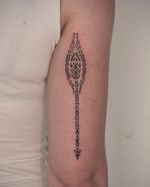 • arrow micro ornaments • by @timbo.tattoo . Wie Einige von eich vielleicht wissen habe ich in den letzten 2,5 Jahren meiner Tattookarriere mehr oder weniger einen eigenen Stil kreiert. Die Mikroornamente. Deshalb bin ich über jedes Projekt denkbar, dass ich in diesem Stil umsetzen darf. Deshalb vielen Dank an @helga.seips für dein Vertrauen in meine Kreativität und bis Ende des Monats. Dann biste ja wieder bei mir ;) . Wer auch interessiert ist an einem mikroornamentalen Tattoo darf mich gerne anschreiben. . . . #tattoo #tattooart #tattooartist #tattooinspiration #tattooideas #inked #ornamentaltattoo #arrowtattoo #mosaictattoo #tattooosnabrück #osnabrück #jerstattoos