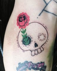 Really enjoyed to do this one, and like my love once said... skull tattoos are never enough #skull #skulltattoo #skullart #rose #skullandroses #skullandrosetattoo #selftattoo #selftattooing #legtattoo #tattoo #tattoos #lines #colortattoo #londontattooartist #londonillustrator #londonartist
