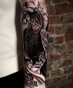 King of ravens 🤴🏽 @dieforarttattoo #raventattoo #crowntattoos