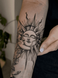 Sun and Moon Kiss