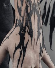 ✖ A tattoo sleeve requires patience as well as endurance, and Annie @lexycutable showed through the first of many sessions, that she has got what it takes to make her amazing blackwork sleeve vision a reality. ? To be honest, I'm completely in love with this project already. ???????: ?? | ????????@?????.??? ???? ????: ✖ @bishoprotary ✖ @criticaltattoosupply ✖ @sorrymomtattoo ✖ @kwadron #tattoo #ink #tattoogirl #wip #bodyart @blackworkers_tattoo @blackworkers #blackworktattoo #darkartists #blackwork #blackworker #inkedmag #blackworker_tattoo #blacktattoo #blacktattooart #artesobscurae #handtattoo #grunge #grungeaesthetic