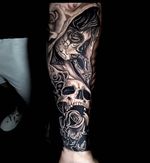 Another amazing day 🤩 thank you for being so strong untill the end 😎 @chrislynch28 #catrinatattoo #skulltattoo #rosestattoo #dayofthedead #dayofthedeadtattoo #manchestertattooist