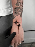Glossy Black Starbursts