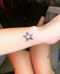 a cute lil star ⭐️⭐️⭐️ • • • • • #tattooartist #tattoo #dragontattoo #art #dmv #dmvtattooartist #dmvtattoos #mdtattooartist #mdtattoos #dctattoo #dctattooartist #tattoos #smalltattoo #startattoo #lineworktattoo #simpletattoo #bigtattoo #stomachtattoo