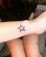 a cute lil star ⭐️⭐️⭐️ • • • • • #tattooartist #tattoo #dragontattoo #art #dmv #dmvtattooartist #dmvtattoos #mdtattooartist #mdtattoos #dctattoo #dctattooartist #tattoos #smalltattoo #startattoo #lineworktattoo #simpletattoo #bigtattoo #stomachtattoo