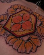 Conner took an overnight-train from Bavaria to get this one done, thank you very much for your dedication man! 🙏 • #flowertattoos #ornamentaltattoo #neonouveau #neoclassic #neotradflower #flowerornament #thenewtraditionalists #thenewtraditionalistseurope #neojapanese #neotradeu #neotradworldwide #neojapanesetattoo #neotradtattz #neotraditionalist #austriantattooists #planttattoos #neotraditionaltattooers #colourtattoos #tattooklagenfurt #viennatattoo #tattoovienna #znidonis #viennatattoos