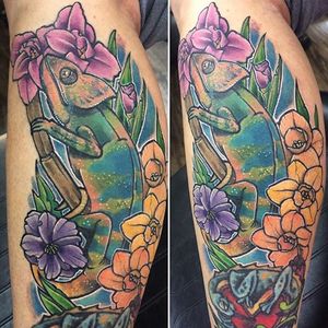 Floral tattoo by Amanda Fabian at our Midway Rd location. Legacy Arts Tattoo #2. Come see Amanda and book your appointment. #legacyartstattoo #legacyarts #dallastattoos #texastattoos #dallastx #dallasartist #dallas #floral #chameleon