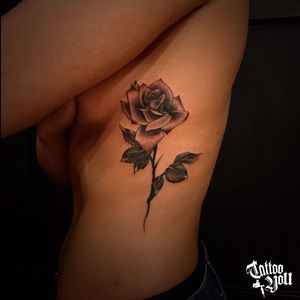 Tattoo feita pelo Caio Garcia. Para consultas e agendamentos: Rua Tabapuã, 1.443 - Itaim - SP #classictattooyou #eletricink #rose #flower #tatuagem #tatuaje