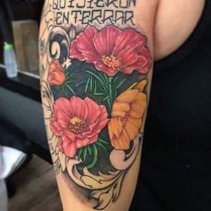 Tattoo by artist Will Carter #colortattoo #flowertattoo #color #flower #flowers #dallastattooartist #dallastattooshop #floraltattoo #vintage #goldust #floral
