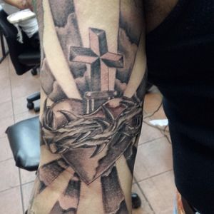 Heart and cross #devilsink #tattoos #eastHarlem #bloodhoundirons #heart #cross