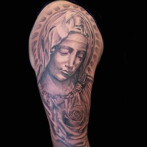 Pieta. Artist: Luis Garcia  #Michelangelo #blackandgrey #sleeve #religiosa #religious #chicanoart #itzocantattoo #luis_itzocan 