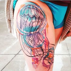 Eddie finished this jelly fish the other week! #colortattoo #neotraditionaltattoo #jellyfishtattoo #seacreature #thightattoo #jellyfish #neotraditional #color