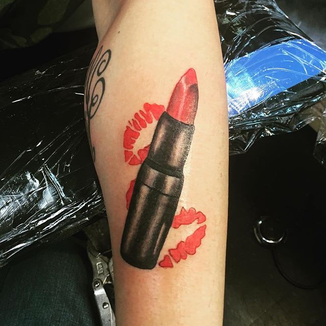 Top 61+ lipstick writing tattoo best esthdonghoadian