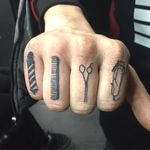 Cool knuckle tattoo done by Al #knuckletattoos #scisso #barber #minimalistic #simple #knuckle 