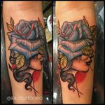 Tattoo feita pelo tatuador Vitor da Equipe Kiko Tattoo. #kikotattoorio #roses #braziliantattooartist #traditional