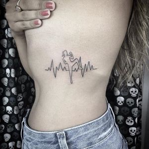Para a Vanessa que é médica e adora muay thai, tenho certeza que vai ser a primeira de muitas tattoos. Artista: Laila Raeder #tatuagemfeminina #muaythai #finelinetattoo #fight #niteroi #icarai