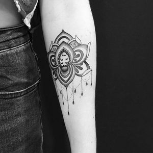 First tattoo for the client 🏽 done by Dadan Horton #mandala #lotustattoo #girltattoo #copenhagen #copenhagentattoo #tattoocopenhagen #københavn #lefix #lefixcitytattoo #dadanh #lotus