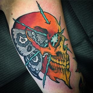 Tatuaje Skull Moth por Scott Garitson
