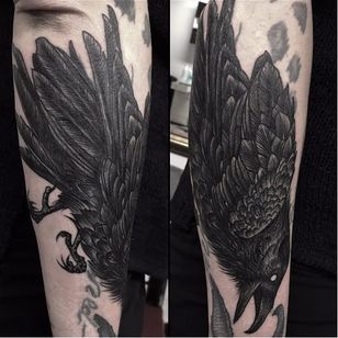 Crow Tattoo por Johannes Folke #crow #blackworcrow #blackwork #blackink #illustrative #JohannesFolke