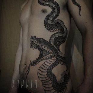 Serpent ia instagram gakkinx #blackwork #serpiente #negativespace #japanese #gakkin