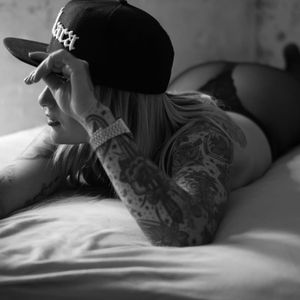Clique pela fotógrafa Nany Festa da modelo Angela Pilaca. #AngelaAlves #NanyFesta #photographer #photography #inkedmodel #tattooedgirl #inkedgirl #photograph