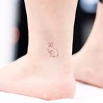 Bunny tattoo by Donghwa tattoo #Donghwa #bunnytattoo #linework #minimal #small #tiny #realistic #illustrative #fineline #bunny #rabbit #animal #nature #cute